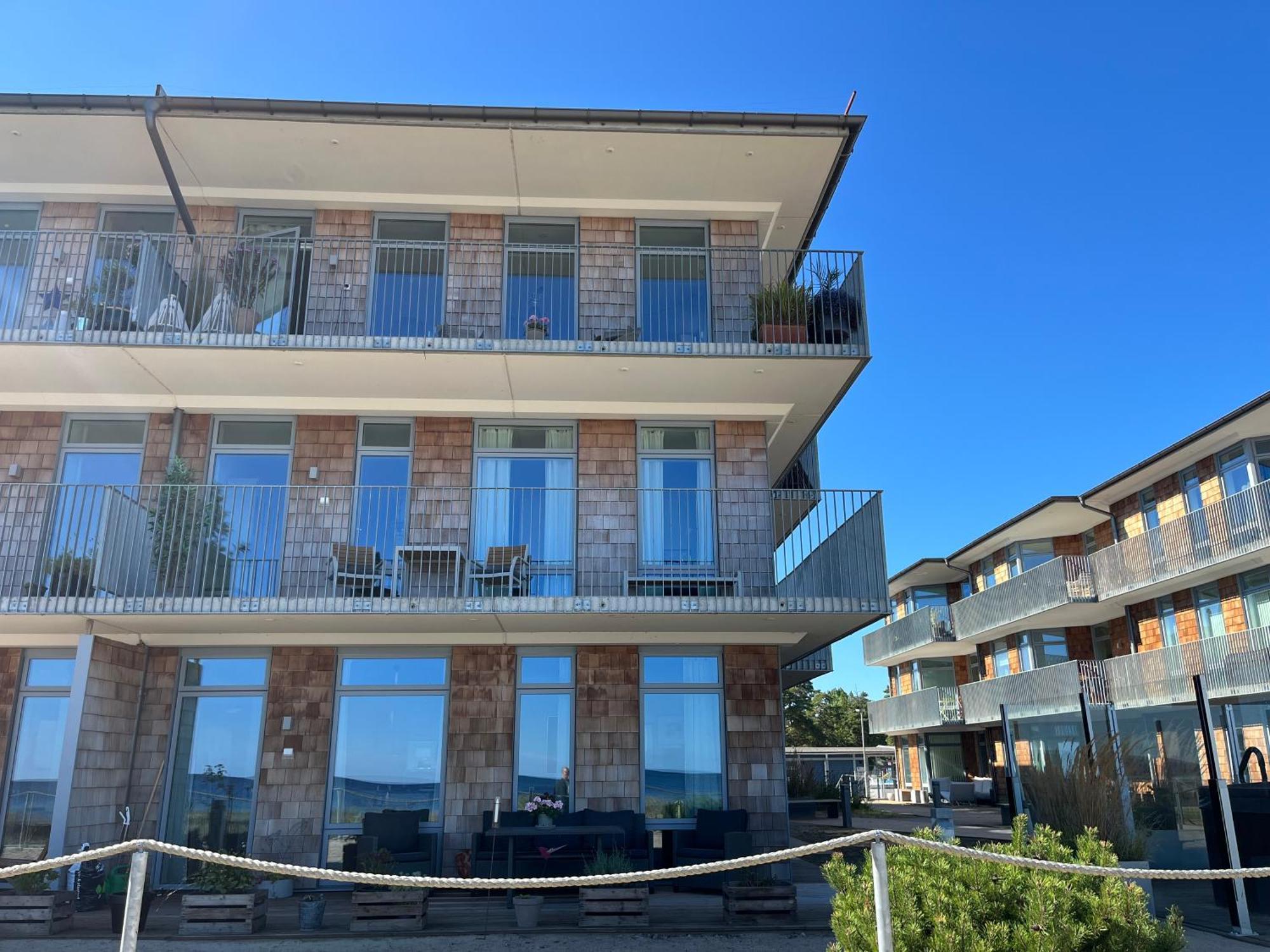 Ahusbrygga Apartment Hotel Экстерьер фото