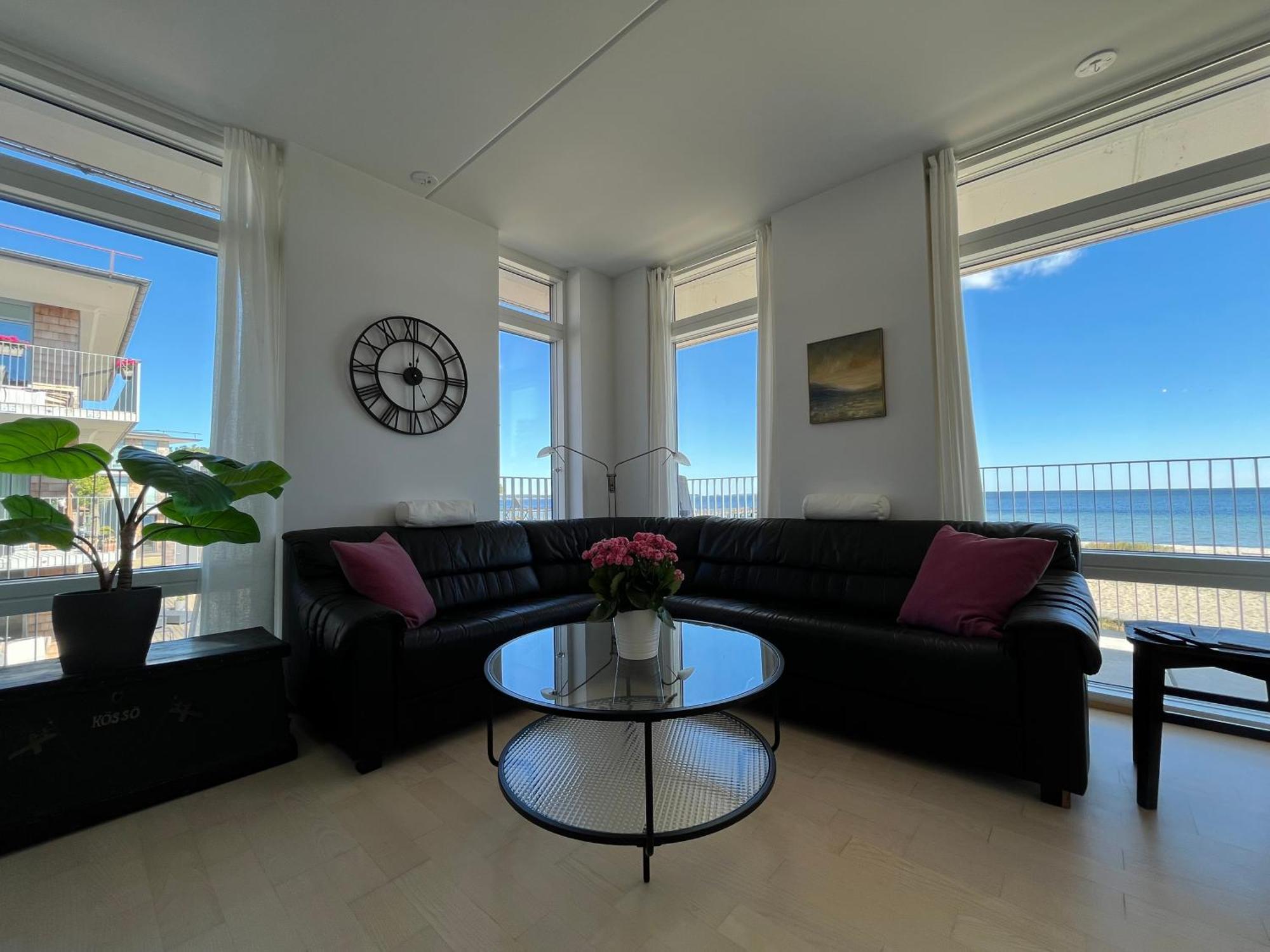 Ahusbrygga Apartment Hotel Экстерьер фото